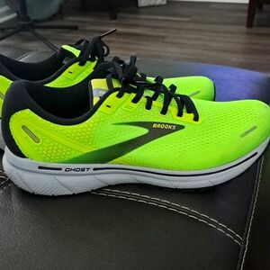 Men's Brooks Ghost 14/ / like new/  neon green and black